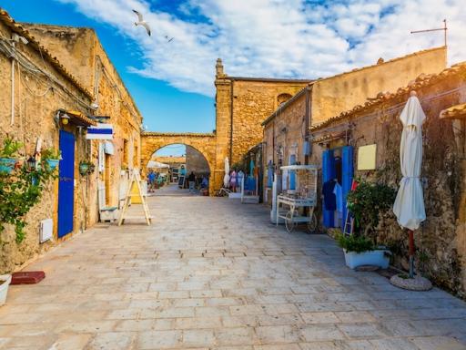 Sicilia Esencial: 15 Días de Aventura y Encanto en B&B