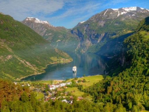 Crucero por los Fiordos Noruegos en verano