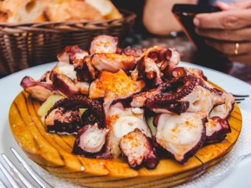 SANTIAGO DE COMPOSTELA: Tradiciones y Gastronomía  | Puente de noviembre