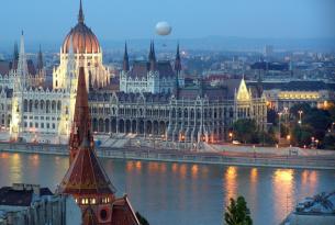 Praga y Budapest, Rivales e Inseparables