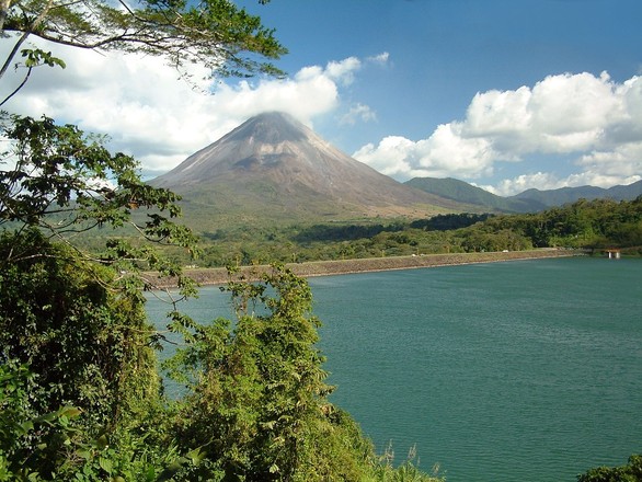Costa Rica, volcanes y playas a tu aire en coche de alquiler