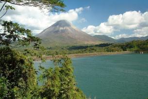 Costa Rica, volcanes y playas a tu aire en coche de alquiler