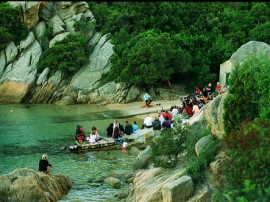 Circuitos por Costa Esmeralda organizados por agencias expertas