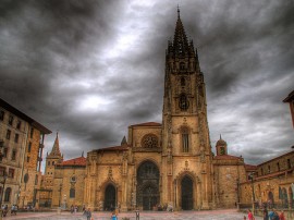 Circuitos por Oviedo organizados por agencias expertas